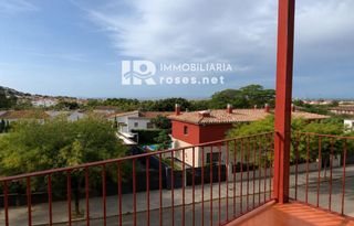 Pis  Praga. Precioso apartamento en mas oliva de rosas