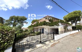 House  Pompeu fabra. Casa en llançà con licencia turística, vistas al mar y a pocos m
