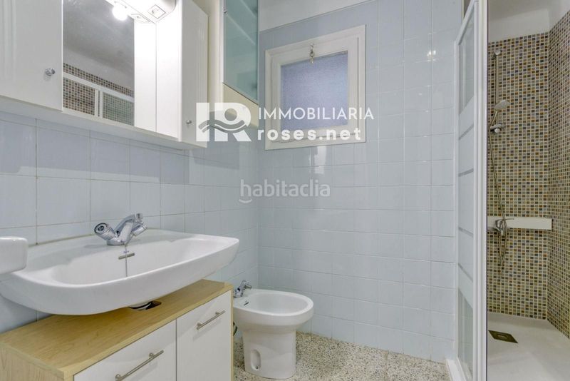 Foto 6b9ac681-6812-4e6b-bba2-45bb8e97633c. Pis a Centre Roses