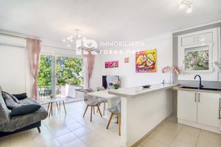 Pis  Cant dels ocells. Apartamento con amplia terraza y vistas al mar en puig rom, rose