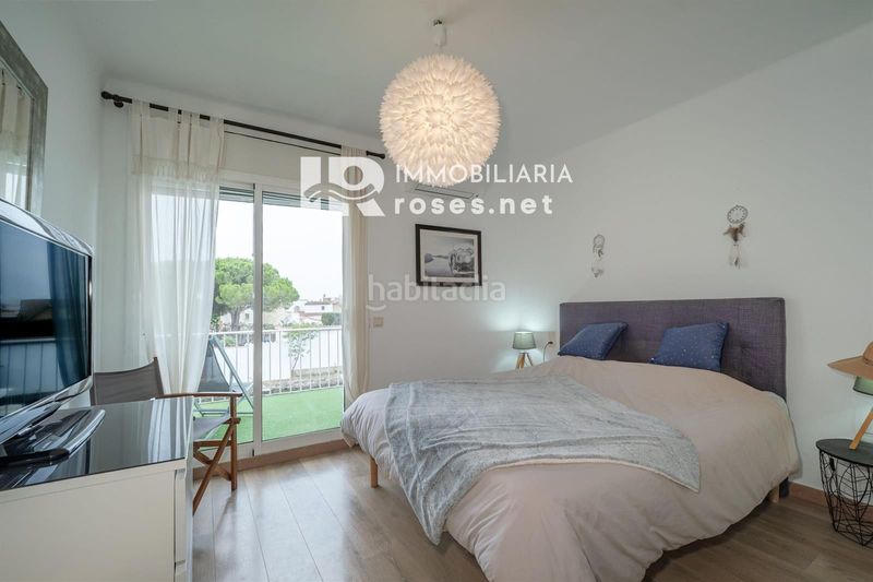 Foto 5fd7369d-9331-492e-8192-fb59b0ee5bd8. Casa adossada a Cap Ras - Creus - Falconera Empuriabrava