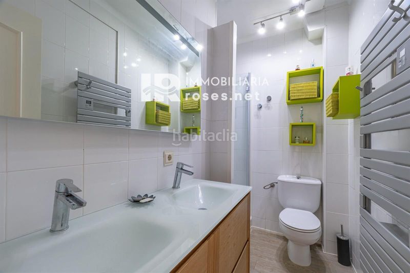 Foto 6e6a1ffa-b604-41b3-8556-2c08f25f54db. Casa adossada a Cap Ras - Creus - Falconera Empuriabrava