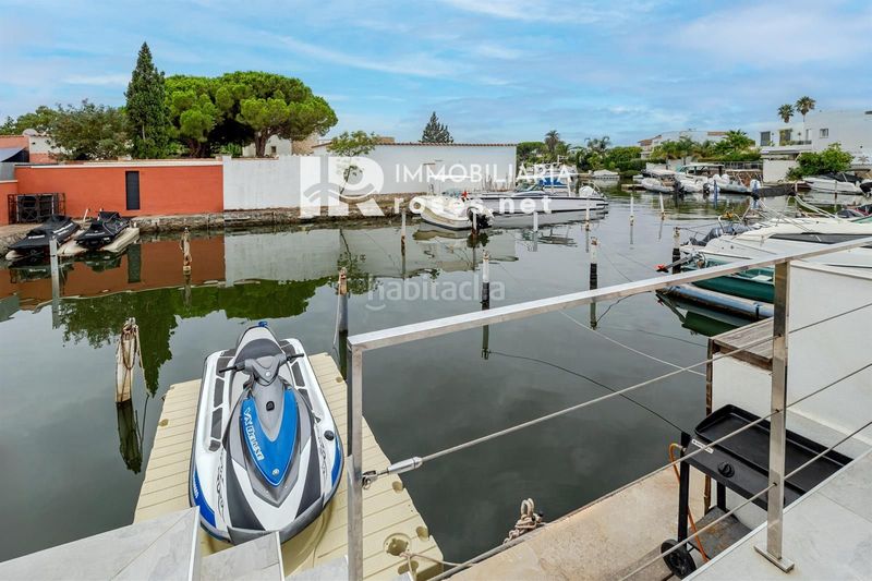 Foto c9fdbe8c-7358-4dcd-a5da-edf78194e1d7. Casa adossada a Cap Ras - Creus - Falconera Empuriabrava
