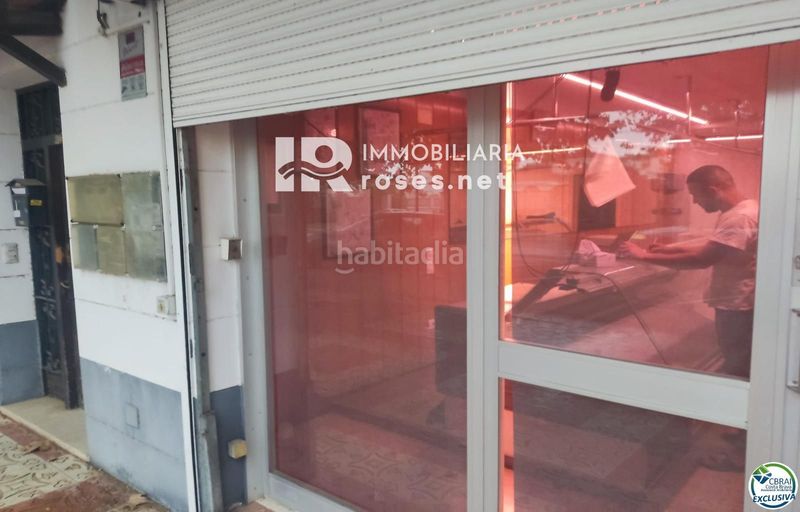 Foto 24141f4a-e193-4d8f-a256-9bf78bcd8da3. Local comercial en venta local comercial, antigua carniceria. en Empuriabrava