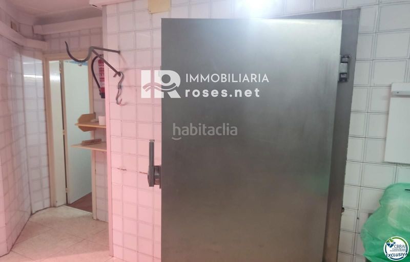 Foto fe964ec3-c084-46ae-af0d-73e9a1aee9b2. Local comercial en venta local comercial, antigua carniceria. en Empuriabrava