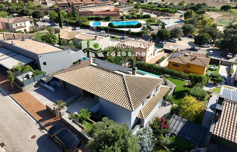 Foto 557a3d2d-d4a0-448e-9cbf-26906302081b. Xalet amb calefacció aparcament piscina a Palau-saverdera