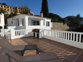 House  Pindar. Casa situada en los grecs con vista al mar