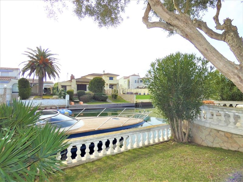Foto 4cdb7ace-5efd-4746-a0e7-af82876877bf. Casa amb calefacció piscina a Francolí - Freser - Noguera Empuriabrava