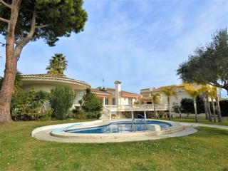 Casa a Francolí - Freser - Noguera. Magnifica villa en empuriabrava con vista al canal