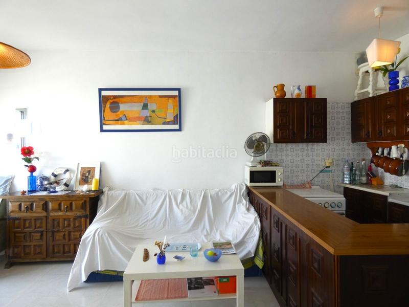 Foto f9693d22-1ecb-4099-b06f-2e0cbec28455. Apartamento  a 100m de la playa con terraza y vista al mar en Roses