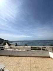Appartement  De rhode. Ático en venta en pleno centro de roses, en primera línea de mar