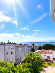 Apartament  Llobregat. Encantador apartamento con vista al mar y licencia turística