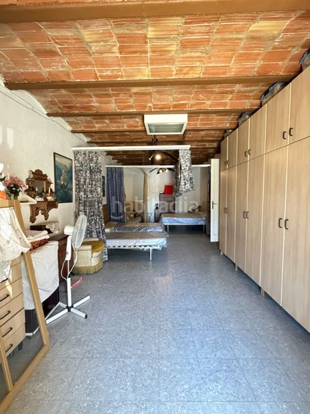 Foto 4d4dc6b2-09bd-415f-b6f0-c81d58219c77. Parking coche lote de 3 garajes y gran parcela en parque natural en Roses