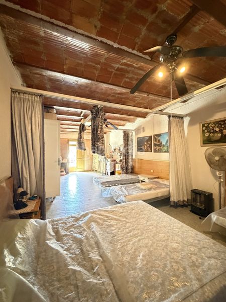 Foto b943b816-594c-4f81-a90f-c2f10eab423a. Parking coche lote de 3 garajes y gran parcela en parque natural en Roses