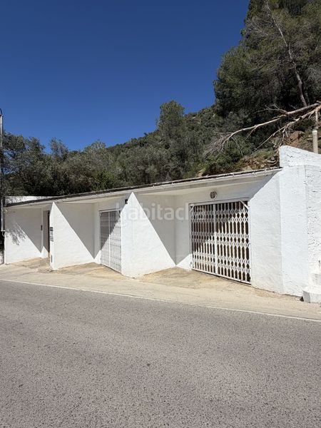 Foto ba556cf8-c854-4146-90f3-68212be6012d. Parking coche lote de 3 garajes y gran parcela en parque natural en Roses
