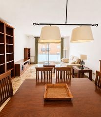 Flat in Calle josep m sagarra 6. Amplio y luminoso piso con 2 terrazas, plaza de aparcamiento y t