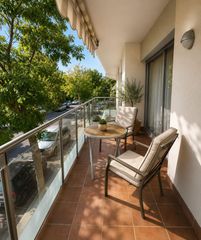 Flat  Calle narcis oller. Vivienda de 4 habitaciones con terrazas, piscina comunitaria