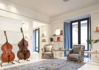 Rent Flat  Carrer s miquel. Amplia vivienda amueblada  primera planta sin ascensor