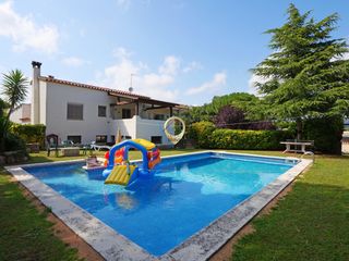 Xalet  Carrer del montclar. Chalet con piscina en mas trempat