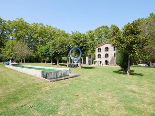 Masia  Avinguda d'olot. Masía rural con carácter en la canya de sant joan les fonts
