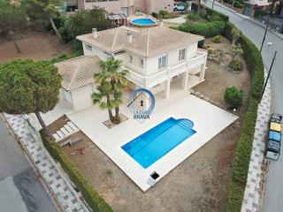 Chalet  Carrer pitxot. Chalet de materiales nobles en fenals, platja d’aro