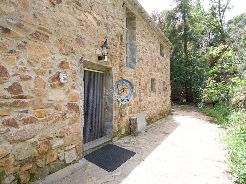 Foto 3ded05e0-5724-440e-ad2b-011ddef206e0. Masía  en venta , girona – 12.700 m² de terreno privado y agua propia en Arbúcies