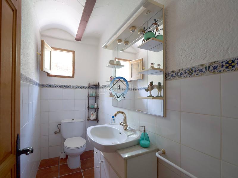 Foto ba073208-32af-4462-bc12-3d5019d39633. Masía  en venta , girona – 12.700 m² de terreno privado y agua propia en Arbúcies