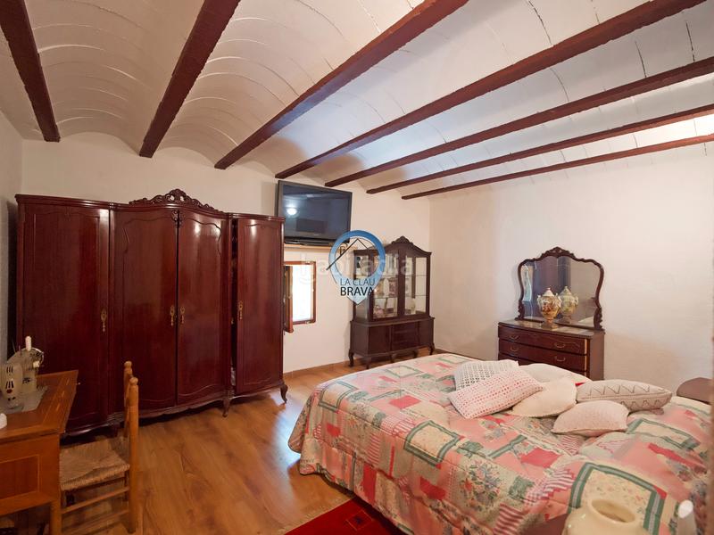 Foto dedd1fb6-f83e-4beb-ac2d-28534e88c244. Masía  en venta , girona – 12.700 m² de terreno privado y agua propia en Arbúcies