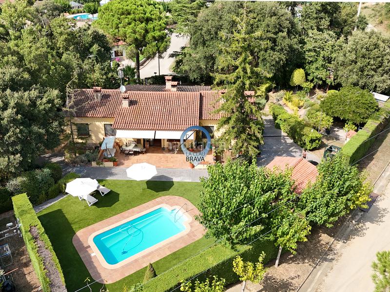 Foto 51f0d225-9736-4b02-9b40-257b7f079717. Casa una casa con jardín, piscina, y mucho más que eso. en Caldes de Malavella