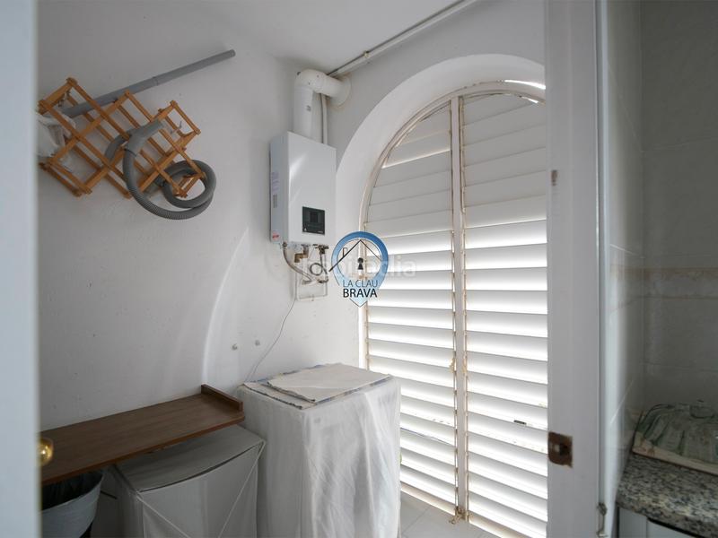 Foto 74eae9ec-b4f5-4845-879e-0a1d1dd4ff94. Àtic amb aparcament a Eixample Sant Feliu de Guíxols