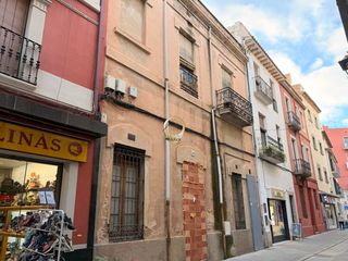 Casa  Carrer sant joan. Activo con potencial: edificio entero a reformar en el centro de