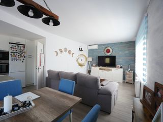 Casa adossada  Carrer de londres. Para quien quiere playa, pero no vecinos encima. casa reformada