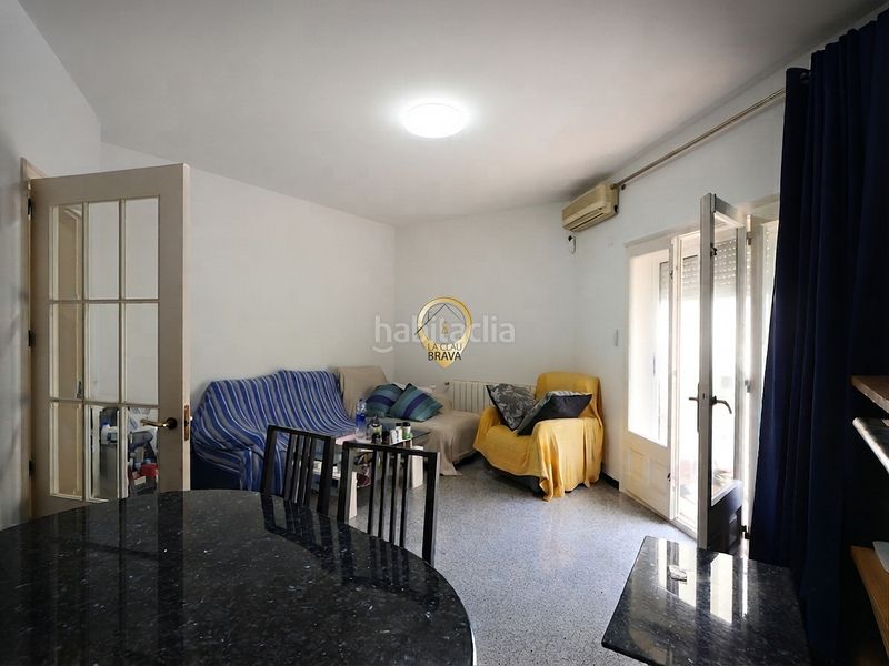 Foto c78581f1-733b-459d-9f55-a4f2cb25d2e0. Pis amb xemeneia calefacció a Centre Palamós