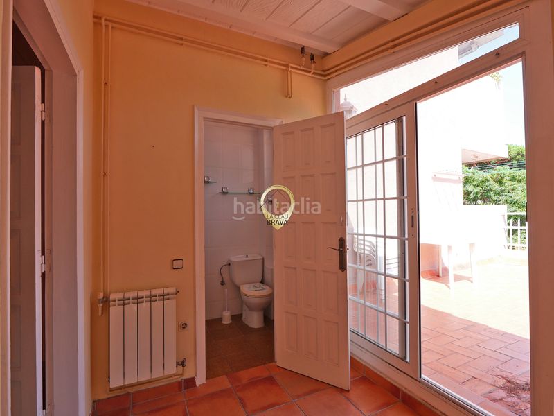 Foto 899e8756-8d97-46d8-9a98-1668284150ef. Casa aparellada amb xemeneia calefacció aparcament a Platja d´Aro