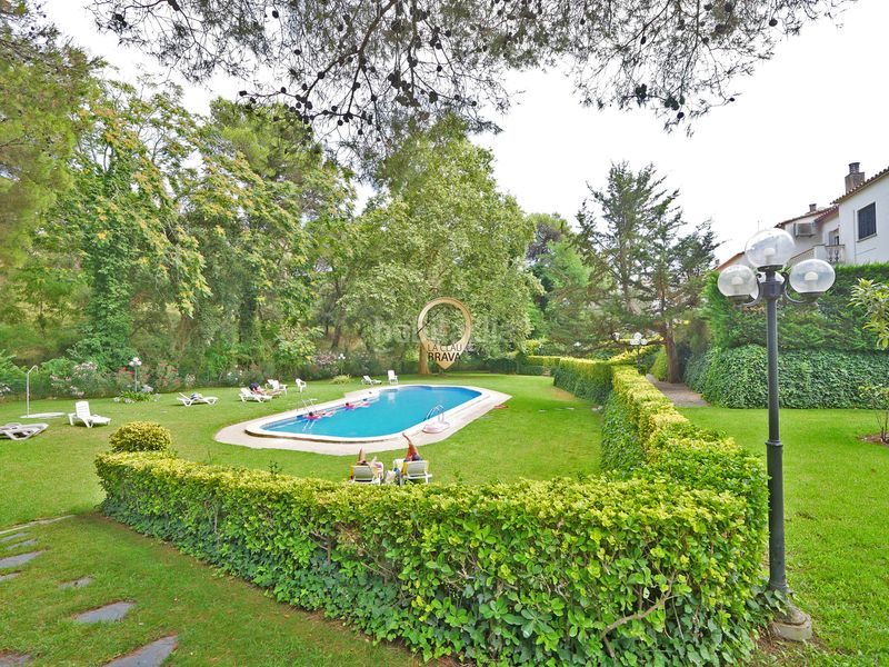 Foto 1b15f765-a6f7-4370-9e89-899bd0a73732. Casa adossada amb xemeneia calefacció aparcament piscina a Platja d´Aro