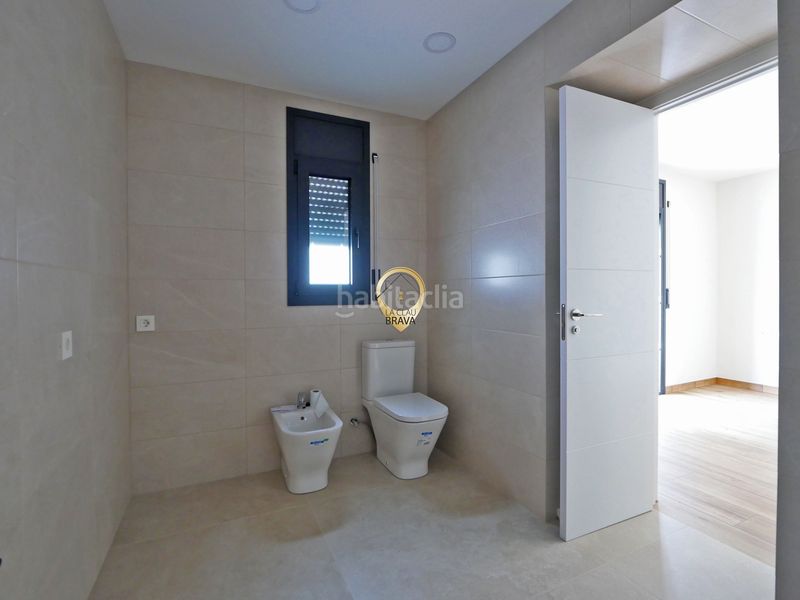 Foto c4b996db-83a4-4865-aabc-193867c92751. Casa adossada amb xemeneia calefacció aparcament piscina a Platja d´Aro