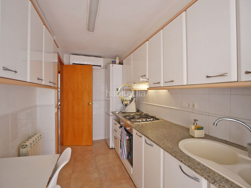 Foto c6802880-3e13-4938-b793-2a7eaacd6276. Casa aparellada amb calefacció a Eixample Sant Feliu de Guíxols