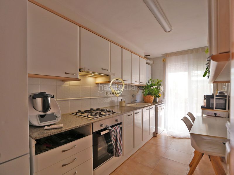 Foto cacef606-968a-46d0-87f7-a7316bb4c83d. Casa aparellada amb calefacció a Eixample Sant Feliu de Guíxols