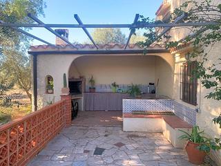 Country house in Roquetes. Casa rstica con terreno de cultivo de olivos