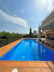 Casa a Alcanar. En venta espectacular chalet a 100 metros del mar