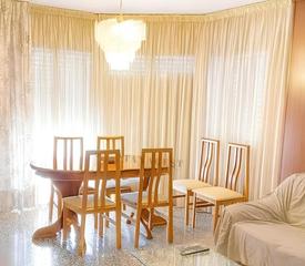 Piso en Roquetes. Vivienda luminosa y espaciosa en el corazón de roquetes con plaz
