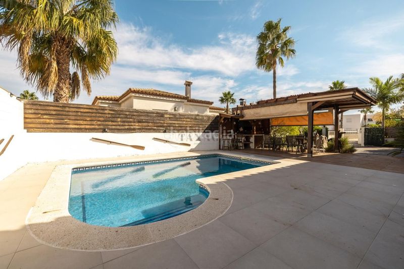 Foto a546f8d4-1057-4f73-846b-eec99ec3b6fe. Casa amb piscina a Deltebre