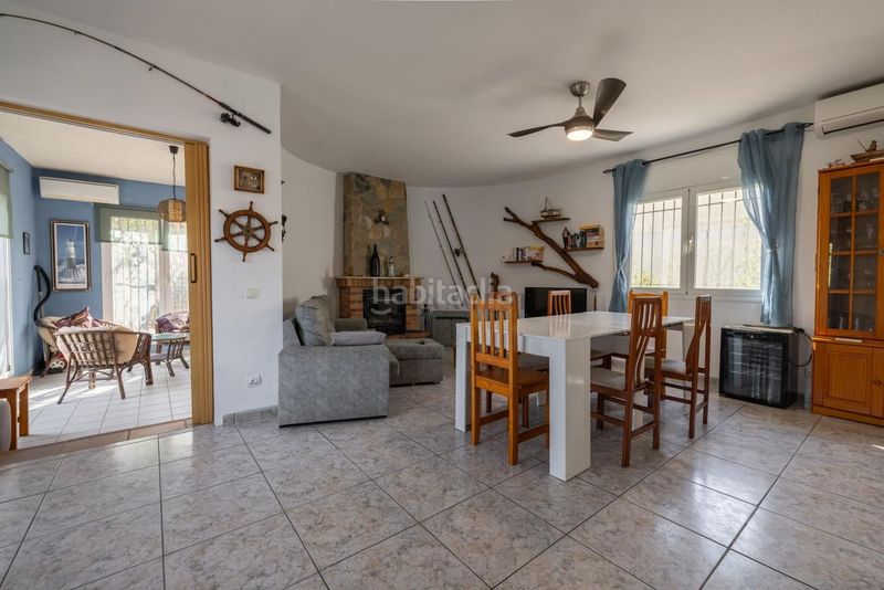 Foto af4f42fe-b8af-42f0-ab51-692f4a757f25. Casa amb piscina a Deltebre