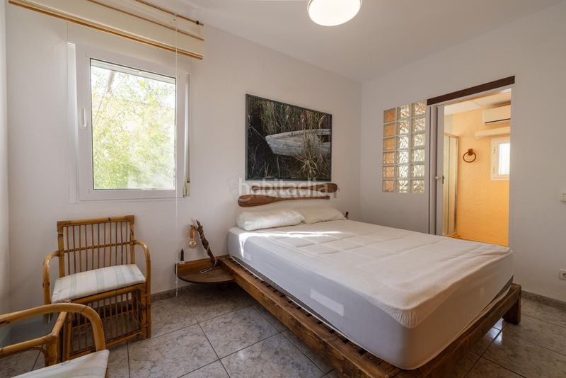 Foto eb2e44ac-c953-45a8-ae1d-0e8a92eeb126. Casa amb piscina a Deltebre