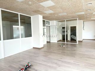 Miete Geschäftsraum in Roquetes. Local comercial en alquiler en el centro de roquetes tarragona