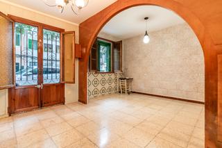 Ground floor in Santa Catalina. Amplio apartamento en planta baja con patio de 15 m² para reform