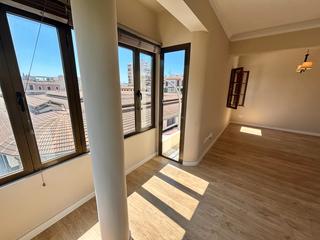 Rent Flat in Santa Catalina. Luminoso apartamento sin amueblar de tres dormitorios en santa c