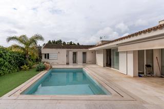 Casa a Bunyola. Encantadora villa moderna con piscina y vistas a la montaña en s