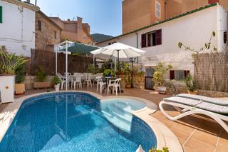 Doppelhaus in Andratx. Bonita propiedad de tres casas ideal para renovar y convertirla