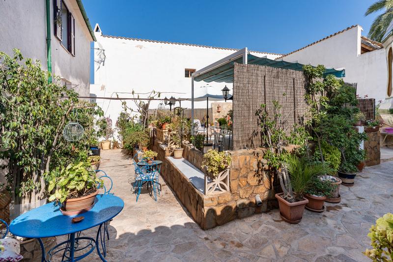 Foto e2f289bc-166b-4de3-93b2-300af62ab333. Casa aparellada amb aparcament a Andratx Andratx